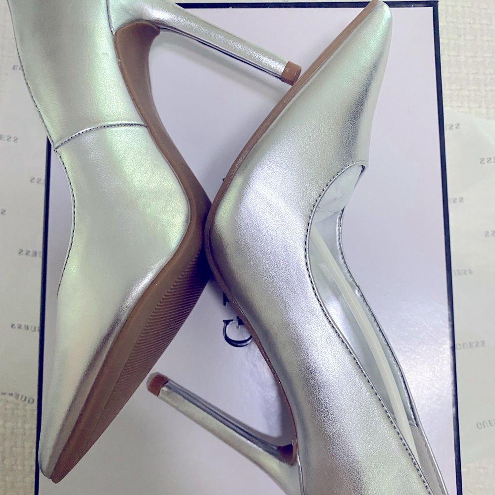 GUESS Metallic Pumps - Picture 2 of 6